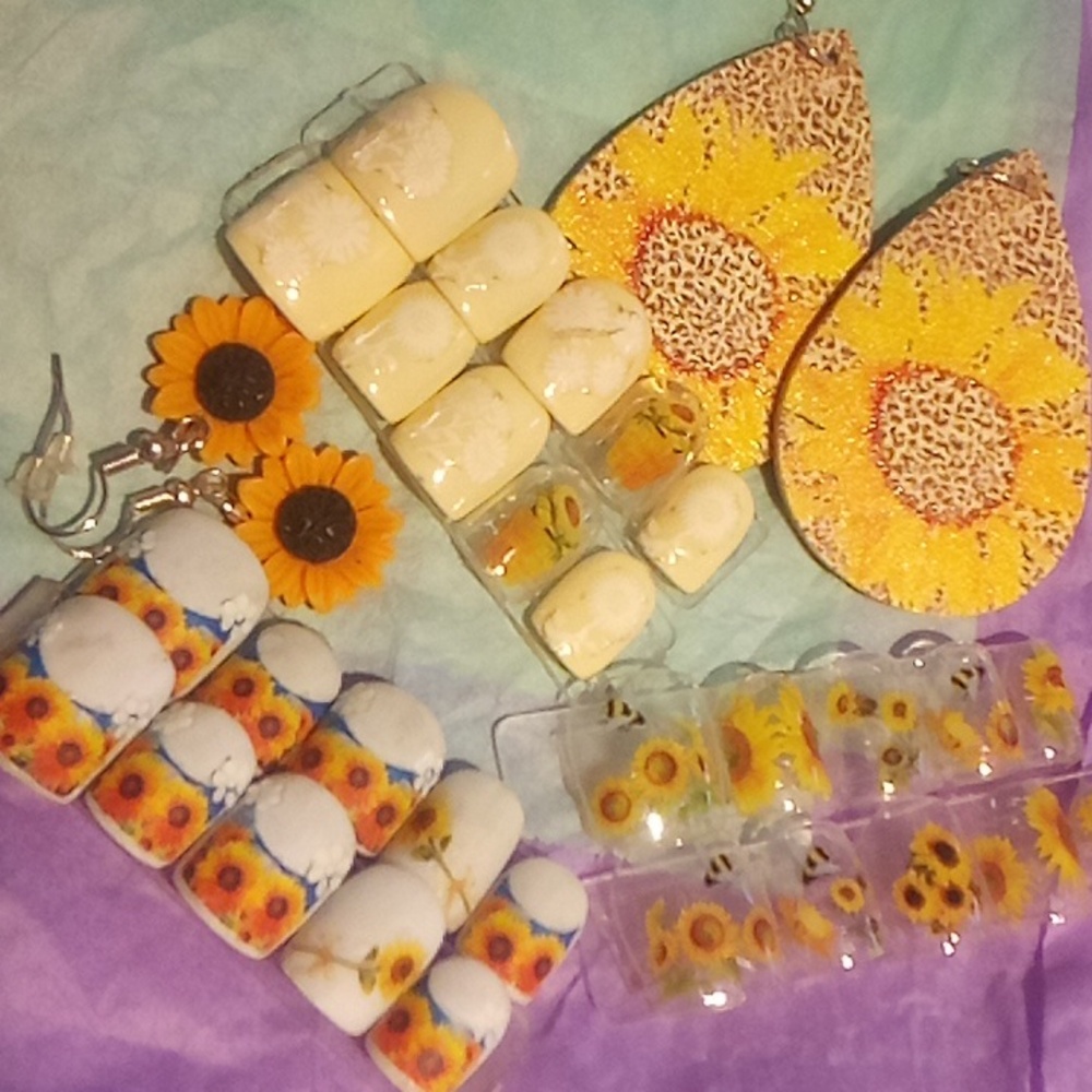 Clear or glow or French matte sunflower 🌻 matching nails and earrings